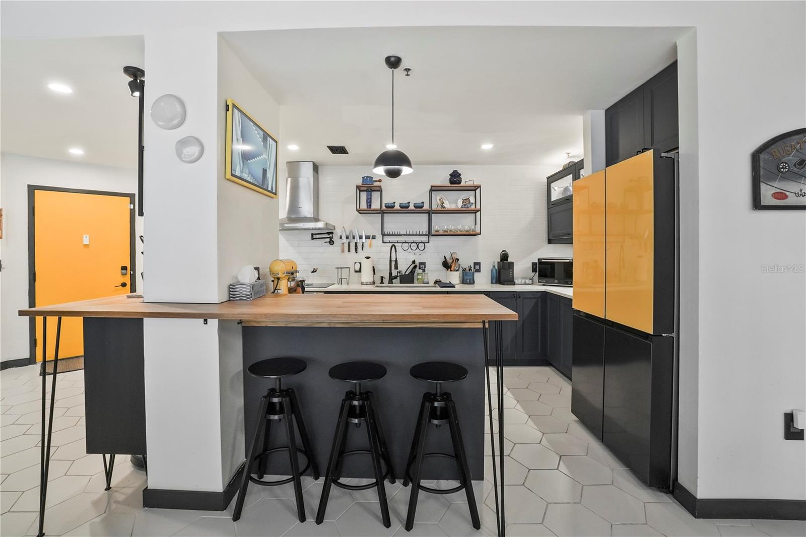 LAKESIDE CROSSING CONDO - Residential