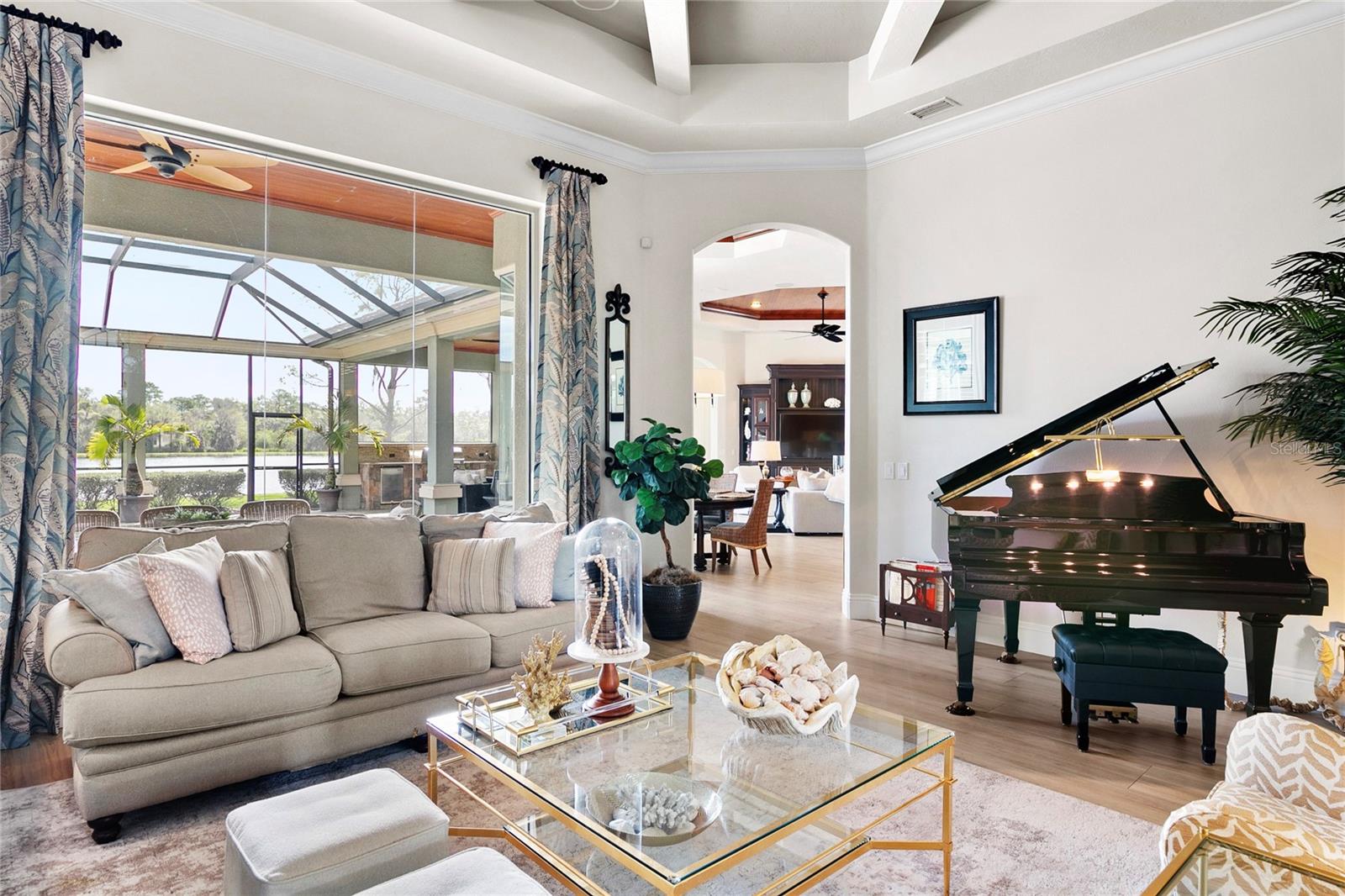 FOUNDERS CLUB - Residential