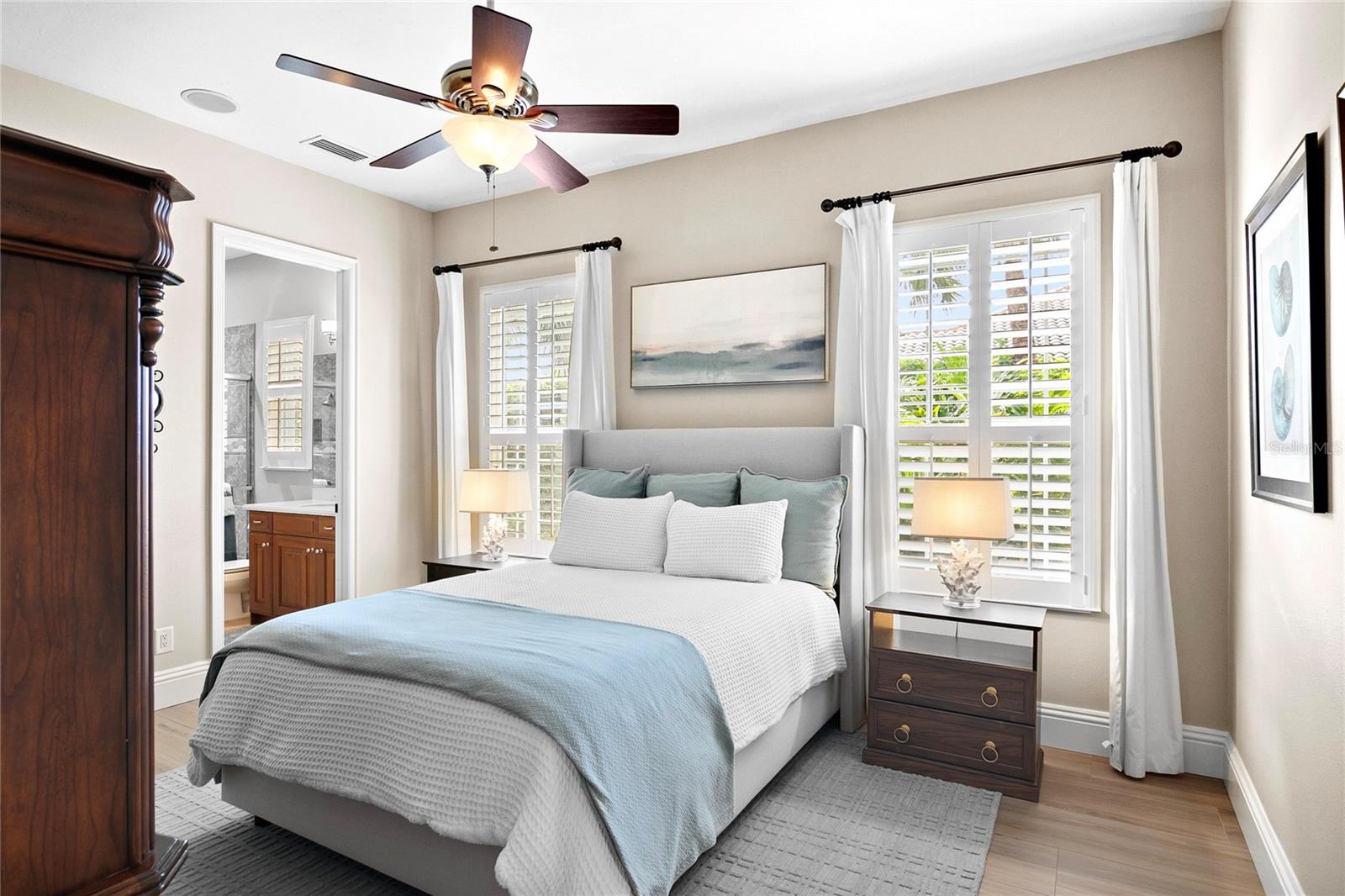 FOUNDERS CLUB - Residential