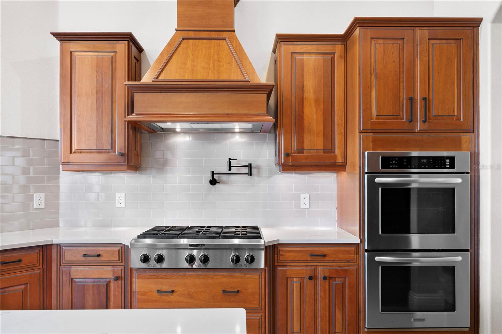 FOUNDERS CLUB - Residential