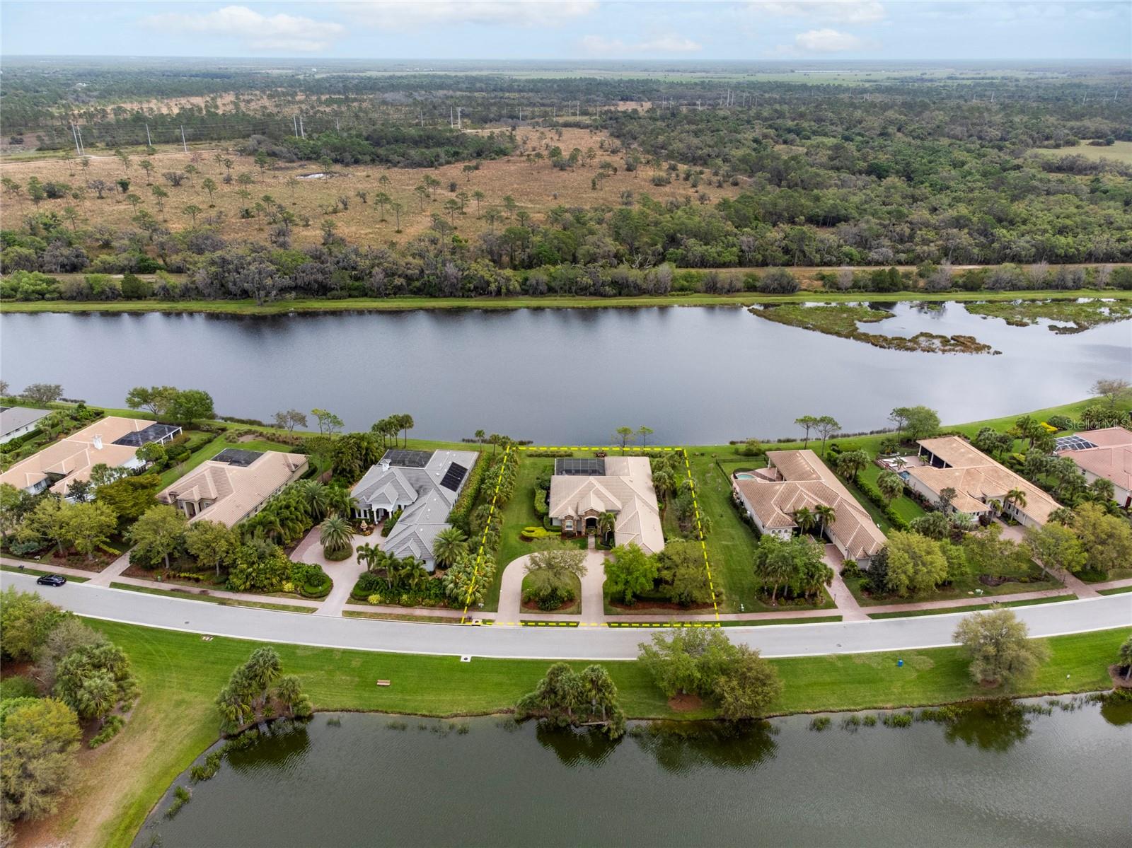 FOUNDERS CLUB - Residential