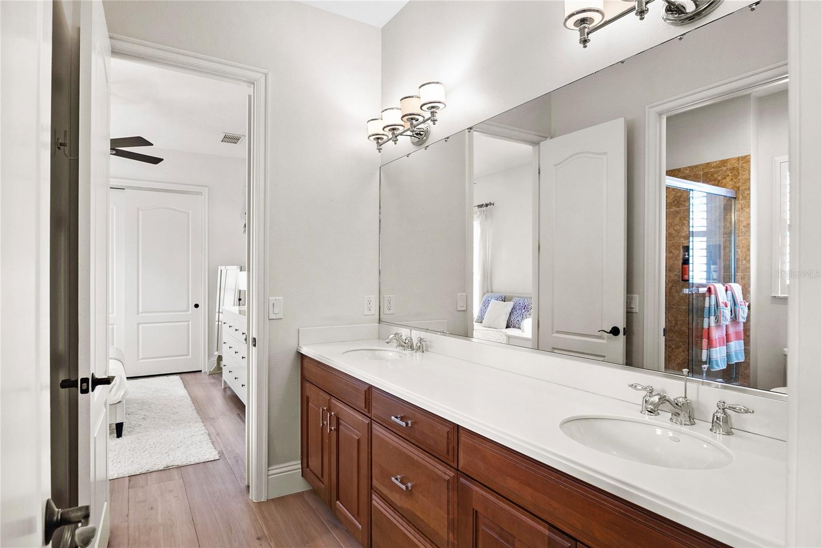 FOUNDERS CLUB - Residential