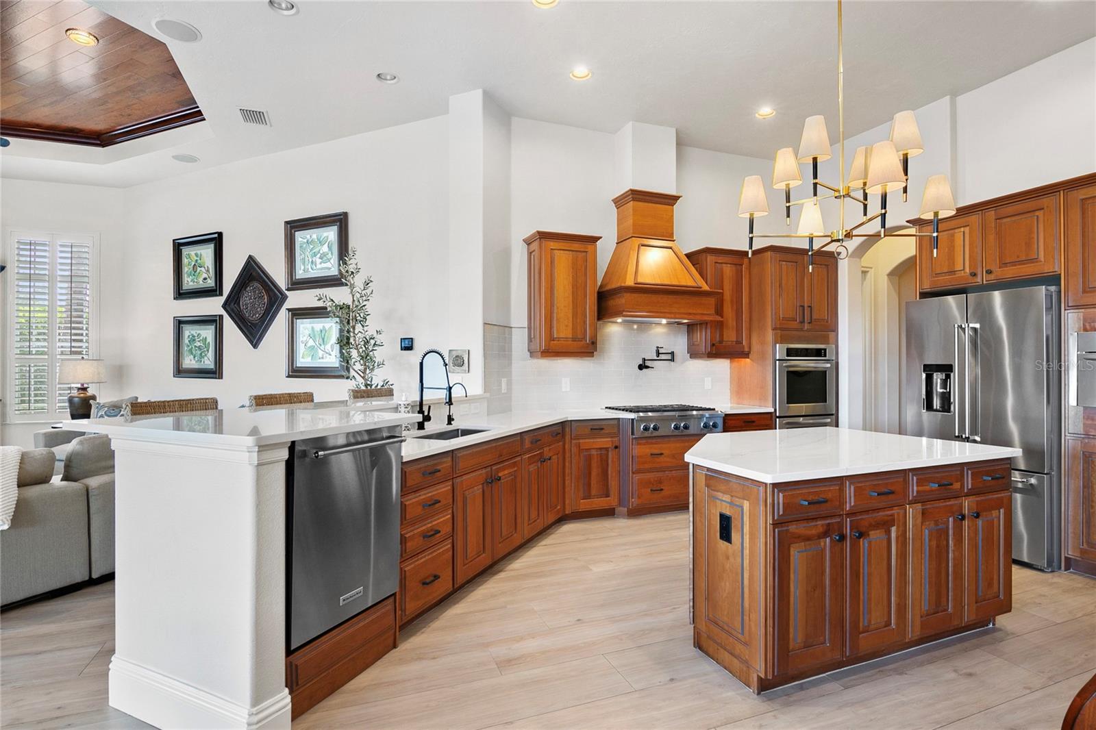 FOUNDERS CLUB - Residential