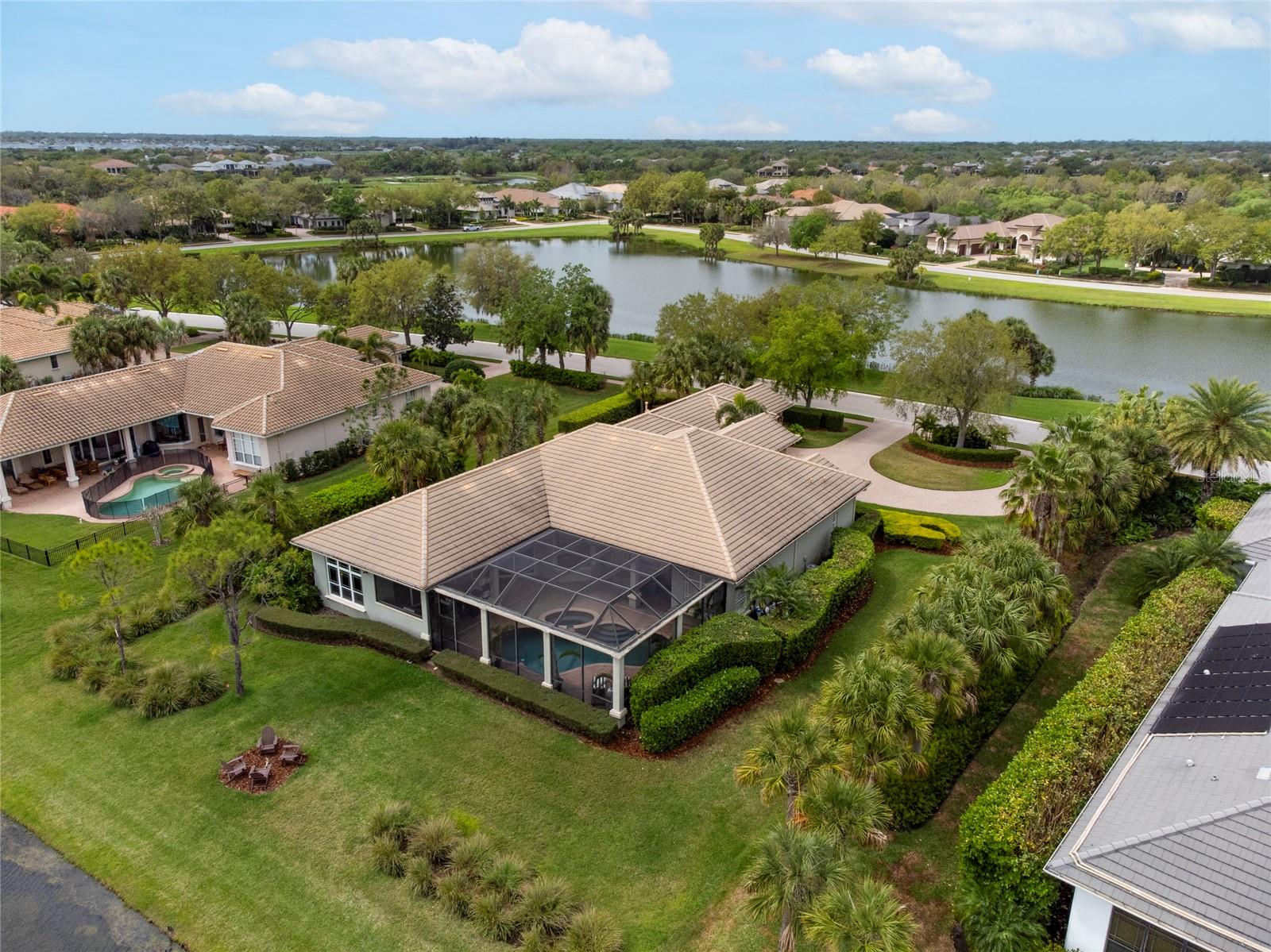 FOUNDERS CLUB - Residential