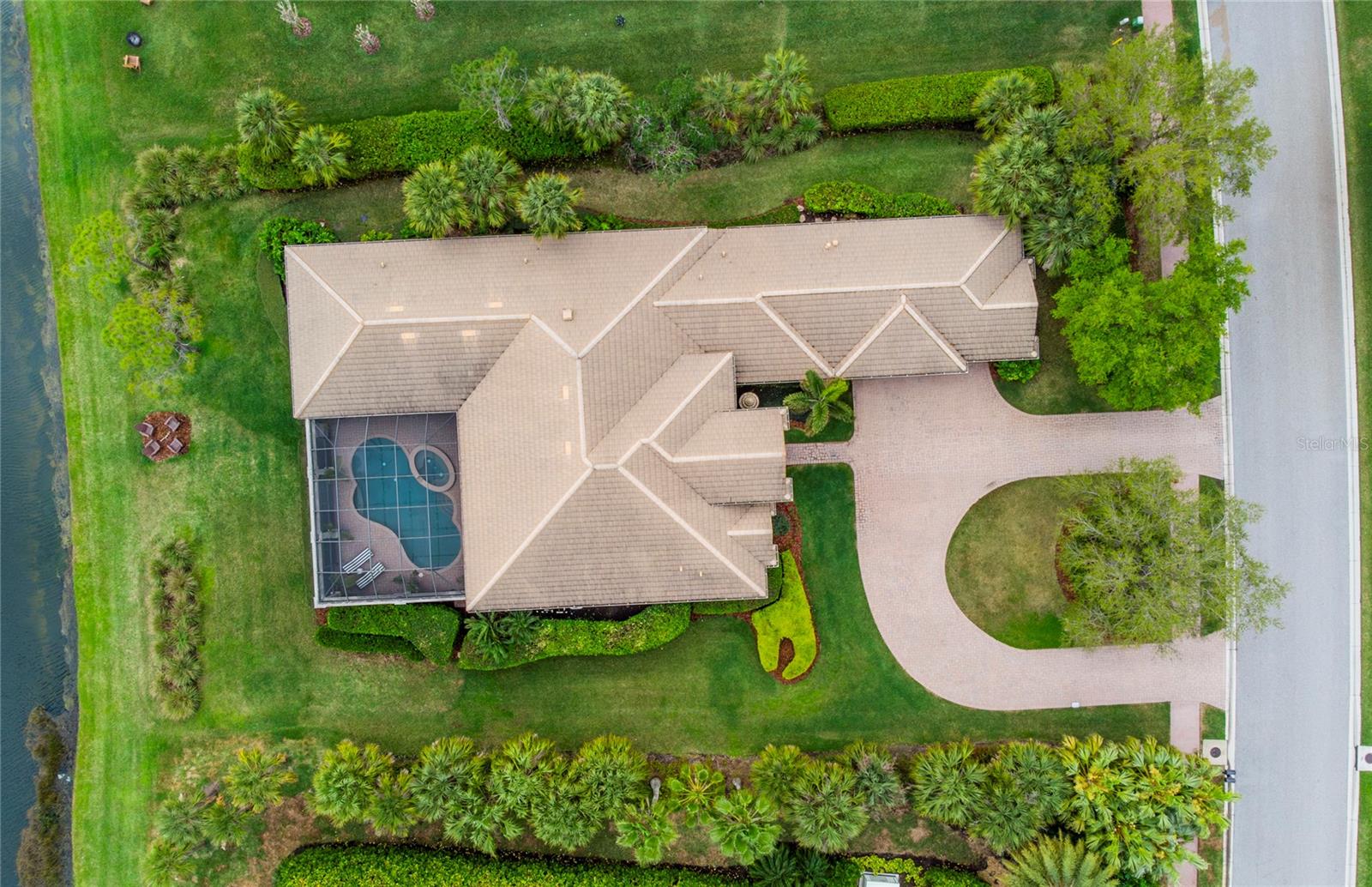 FOUNDERS CLUB - Residential