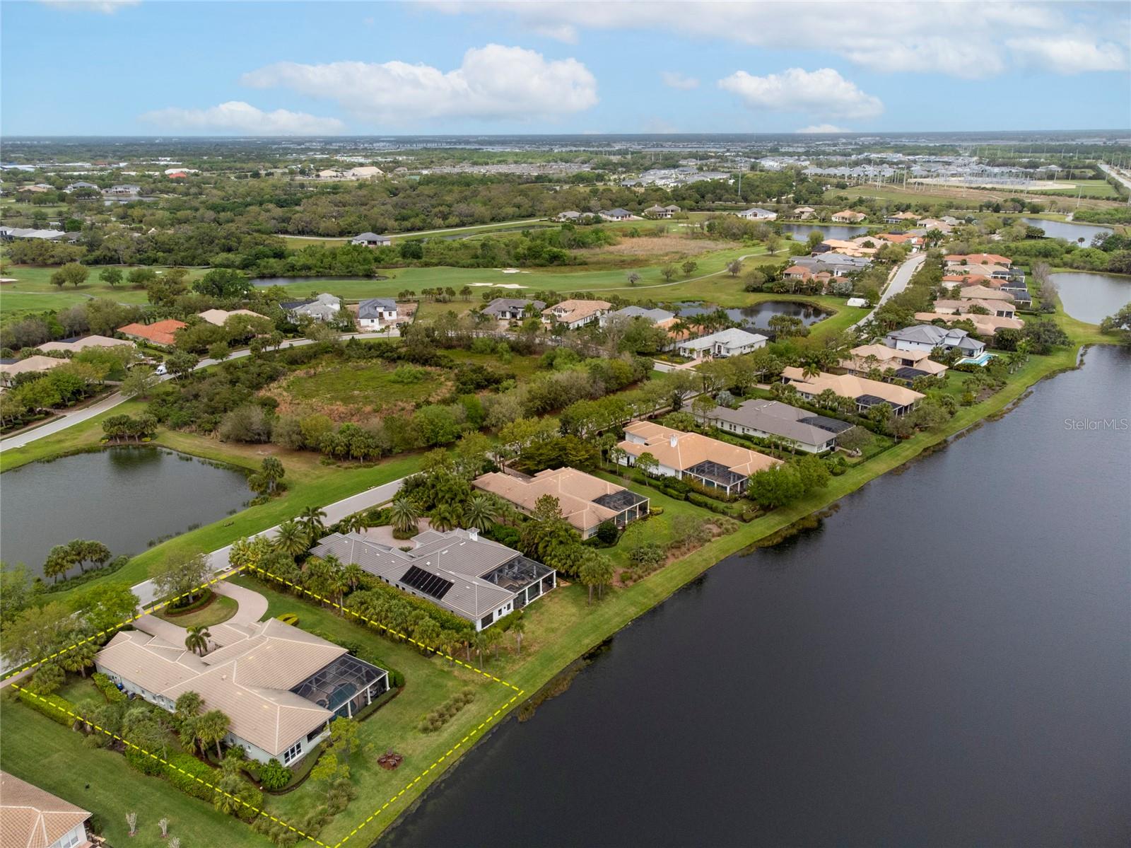 FOUNDERS CLUB - Residential