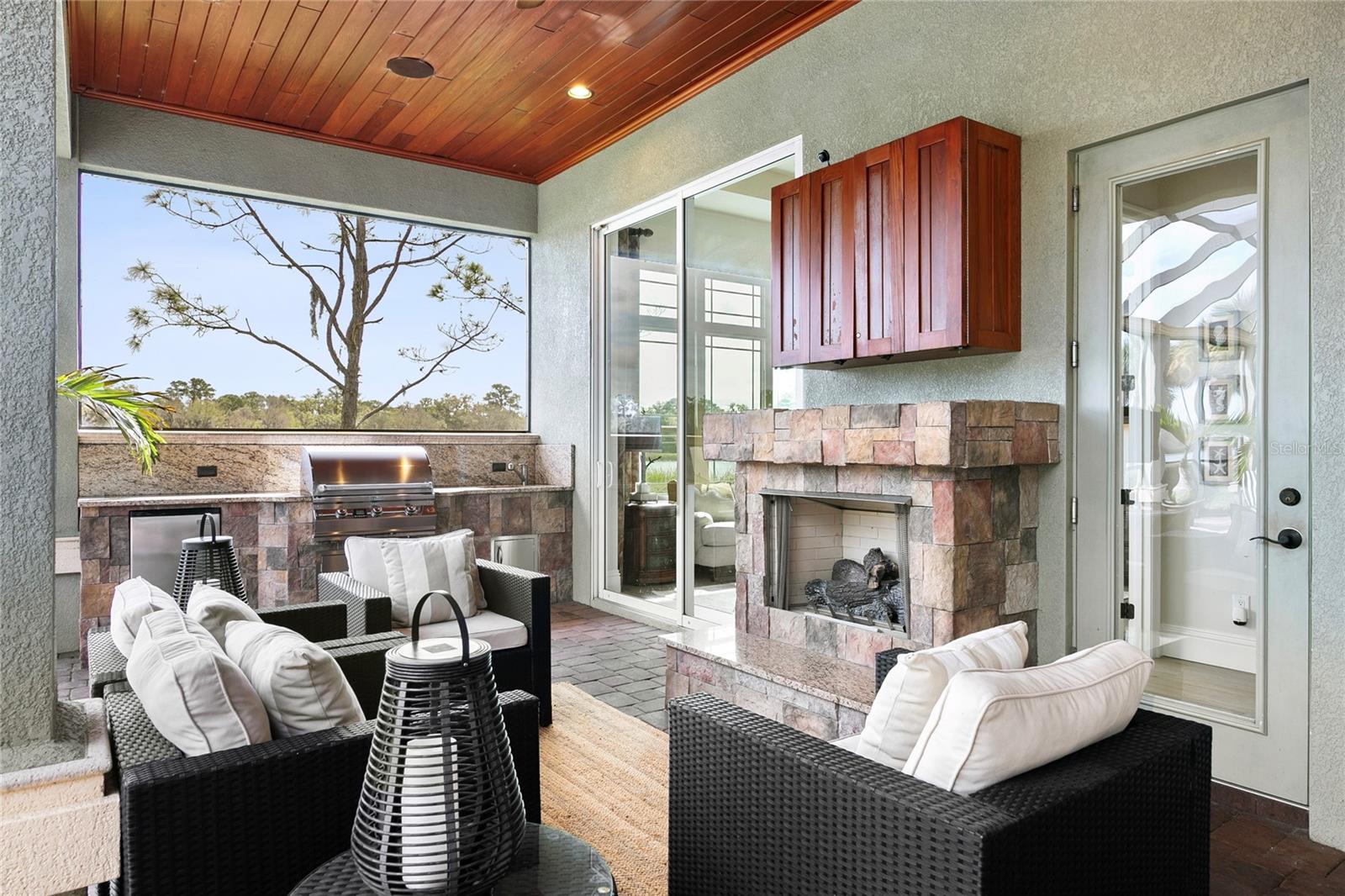 FOUNDERS CLUB - Residential