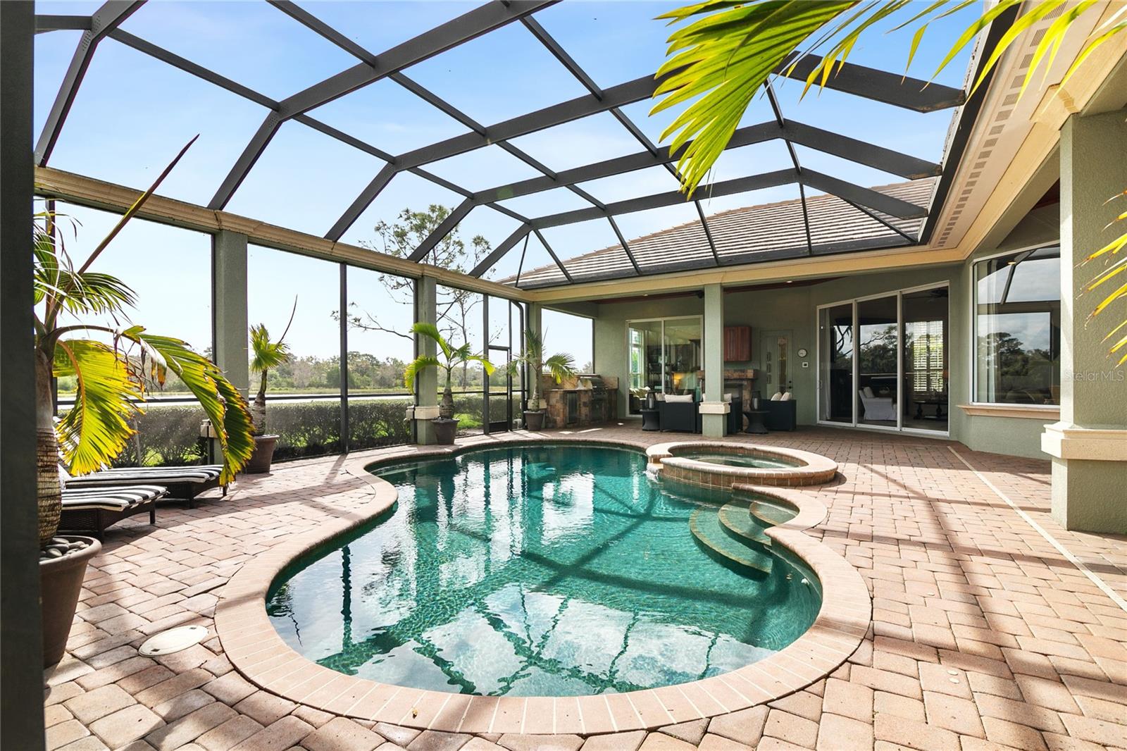 FOUNDERS CLUB - Residential