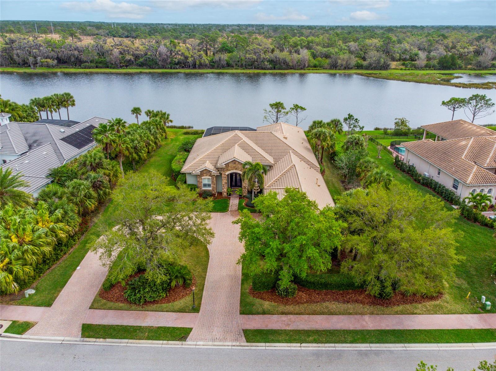 FOUNDERS CLUB - Residential