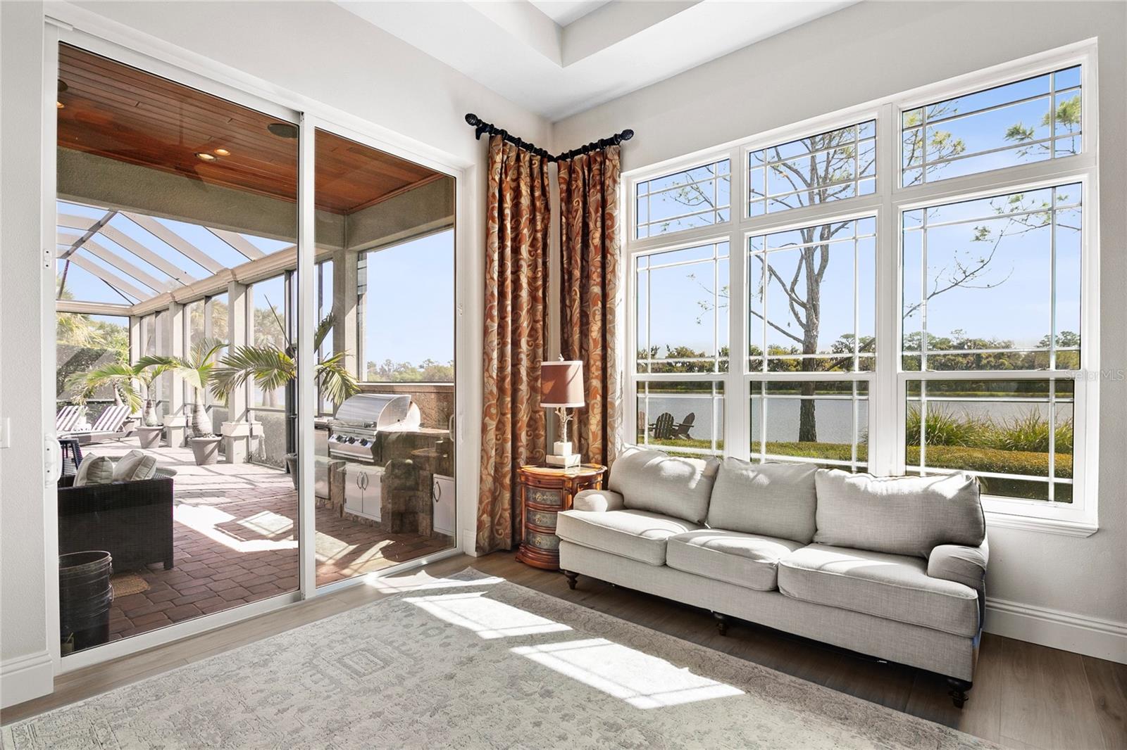 FOUNDERS CLUB - Residential