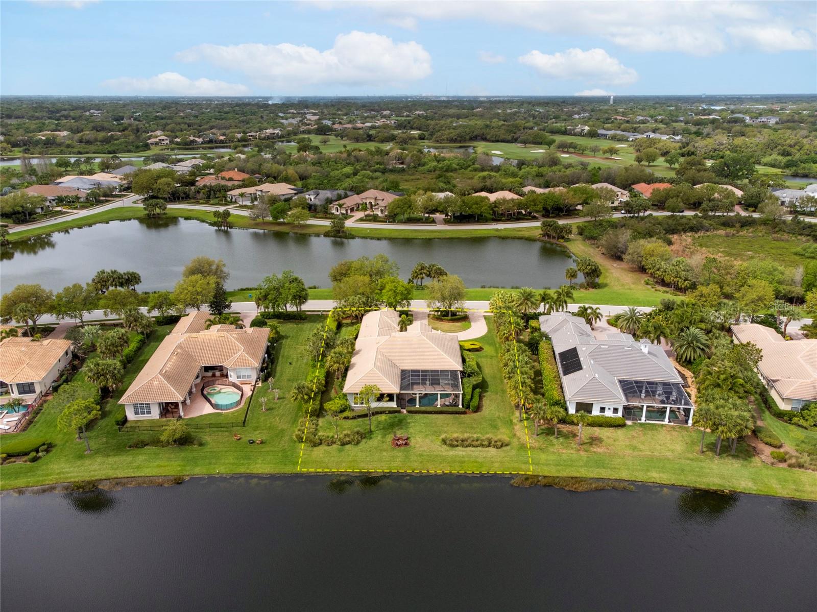 FOUNDERS CLUB - Residential