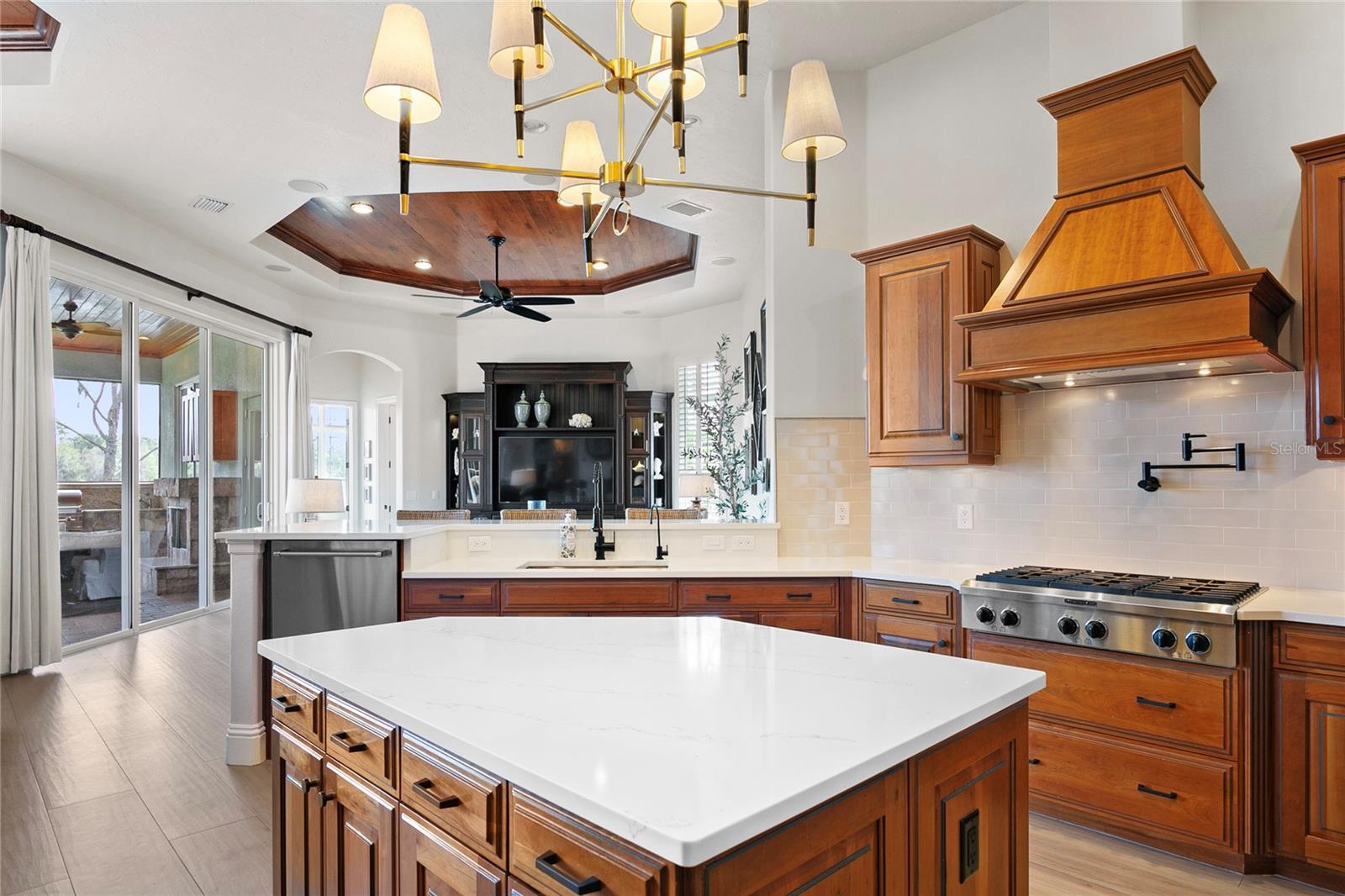 FOUNDERS CLUB - Residential