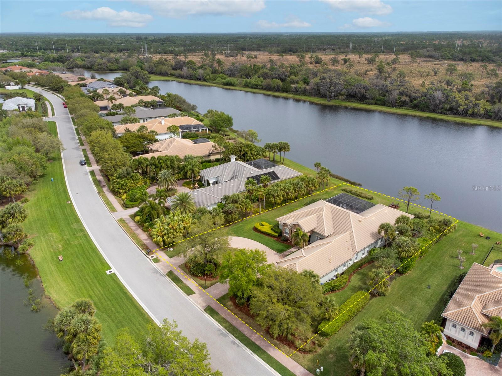 FOUNDERS CLUB - Residential