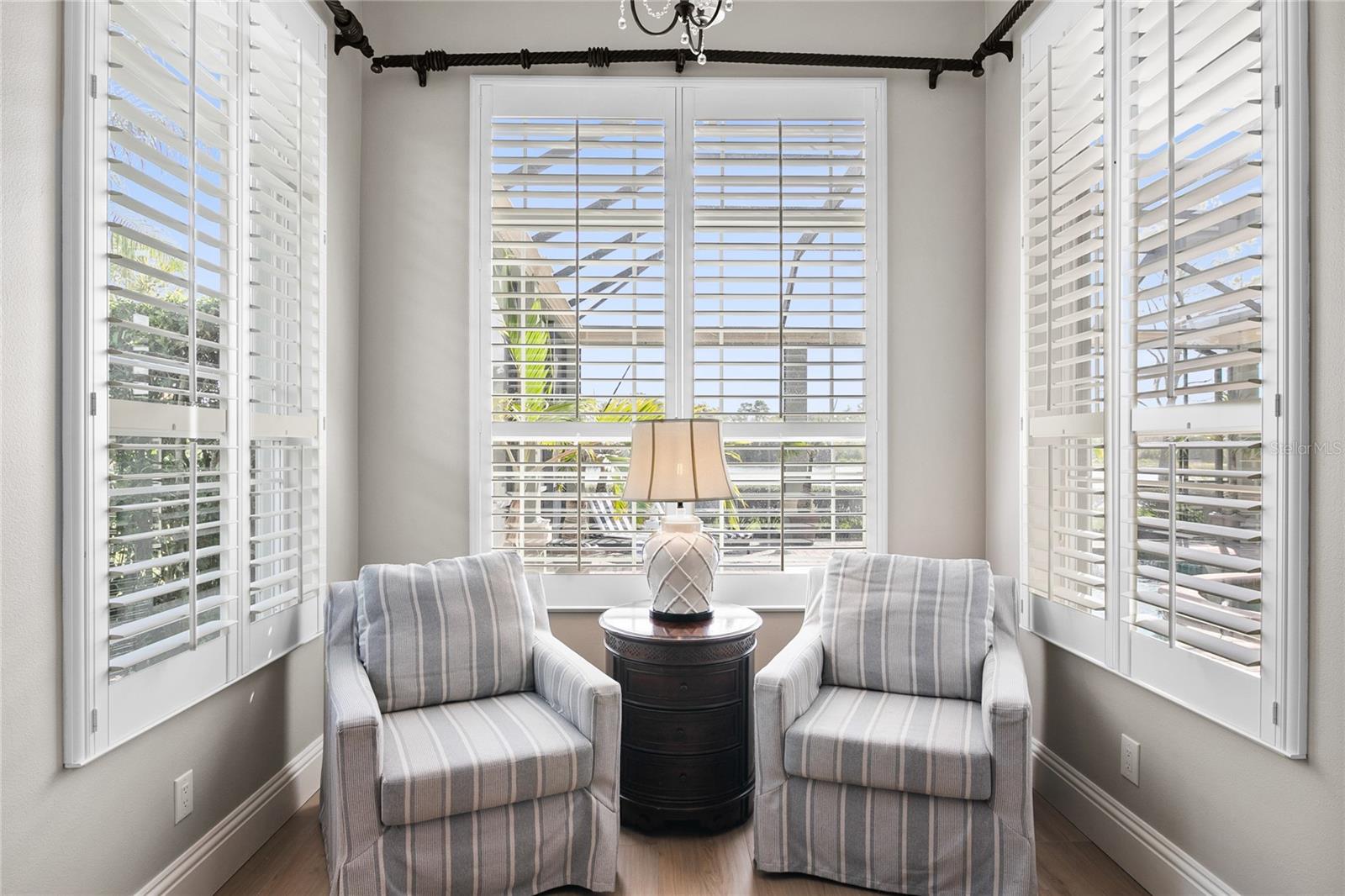 FOUNDERS CLUB - Residential