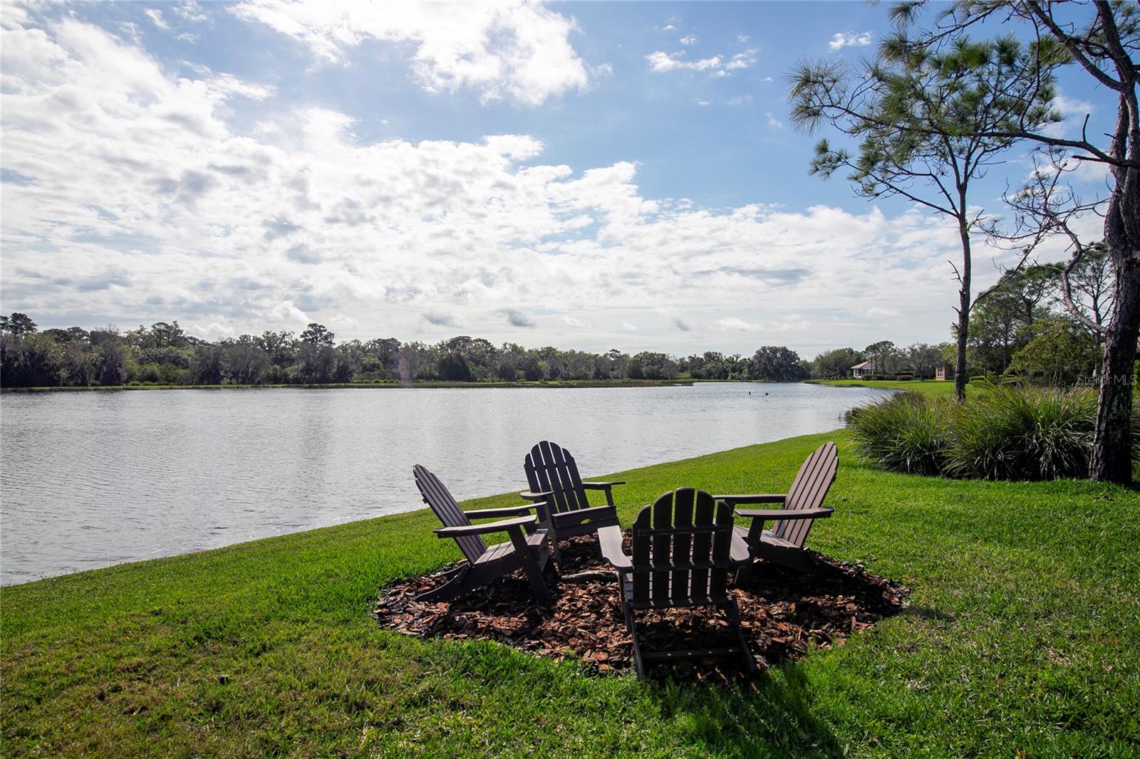 FOUNDERS CLUB - Residential