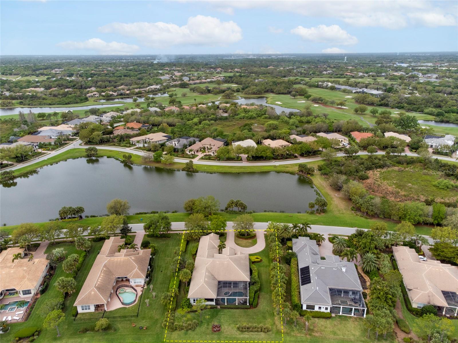 FOUNDERS CLUB - Residential