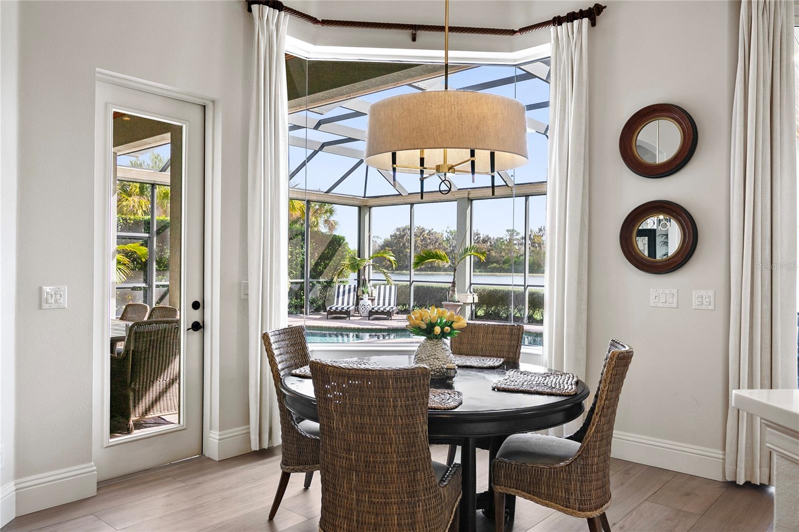 FOUNDERS CLUB - Residential