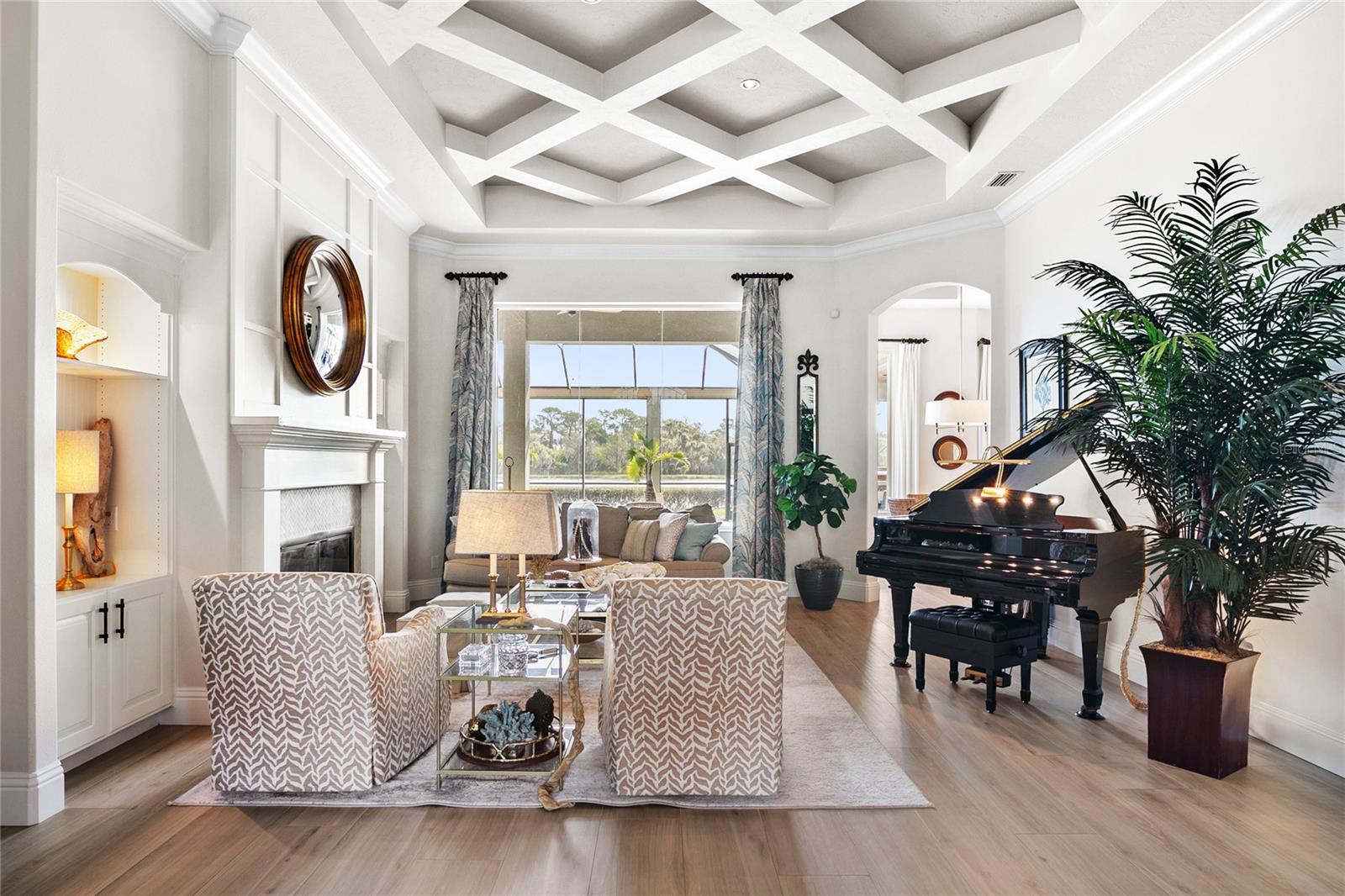 FOUNDERS CLUB - Residential