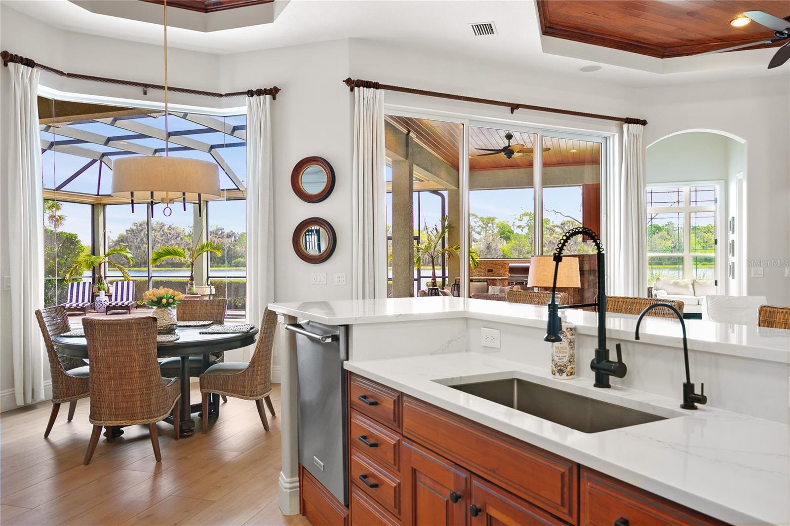 FOUNDERS CLUB - Residential