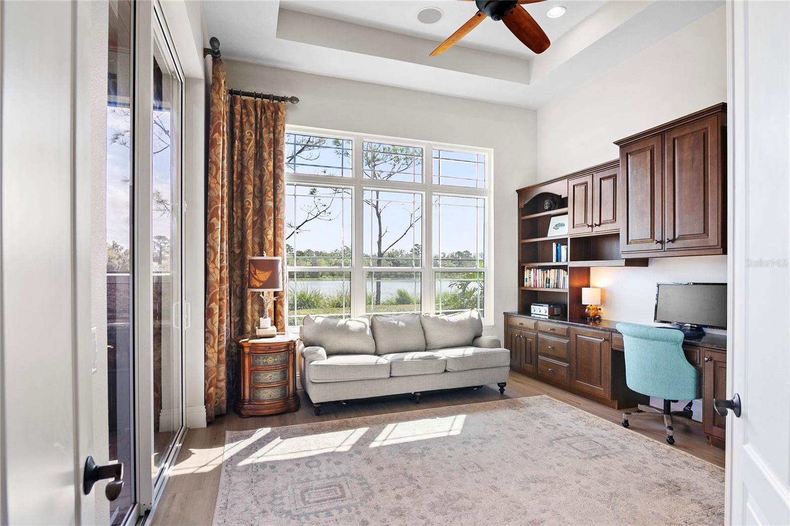 FOUNDERS CLUB - Residential