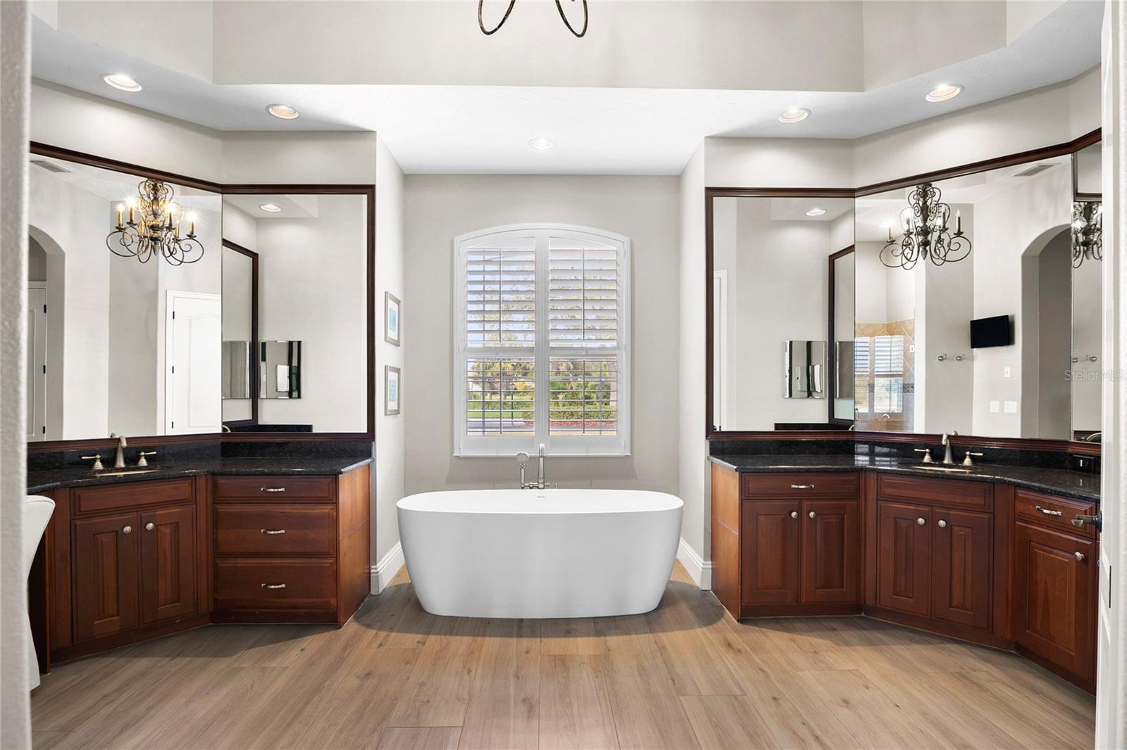 FOUNDERS CLUB - Residential