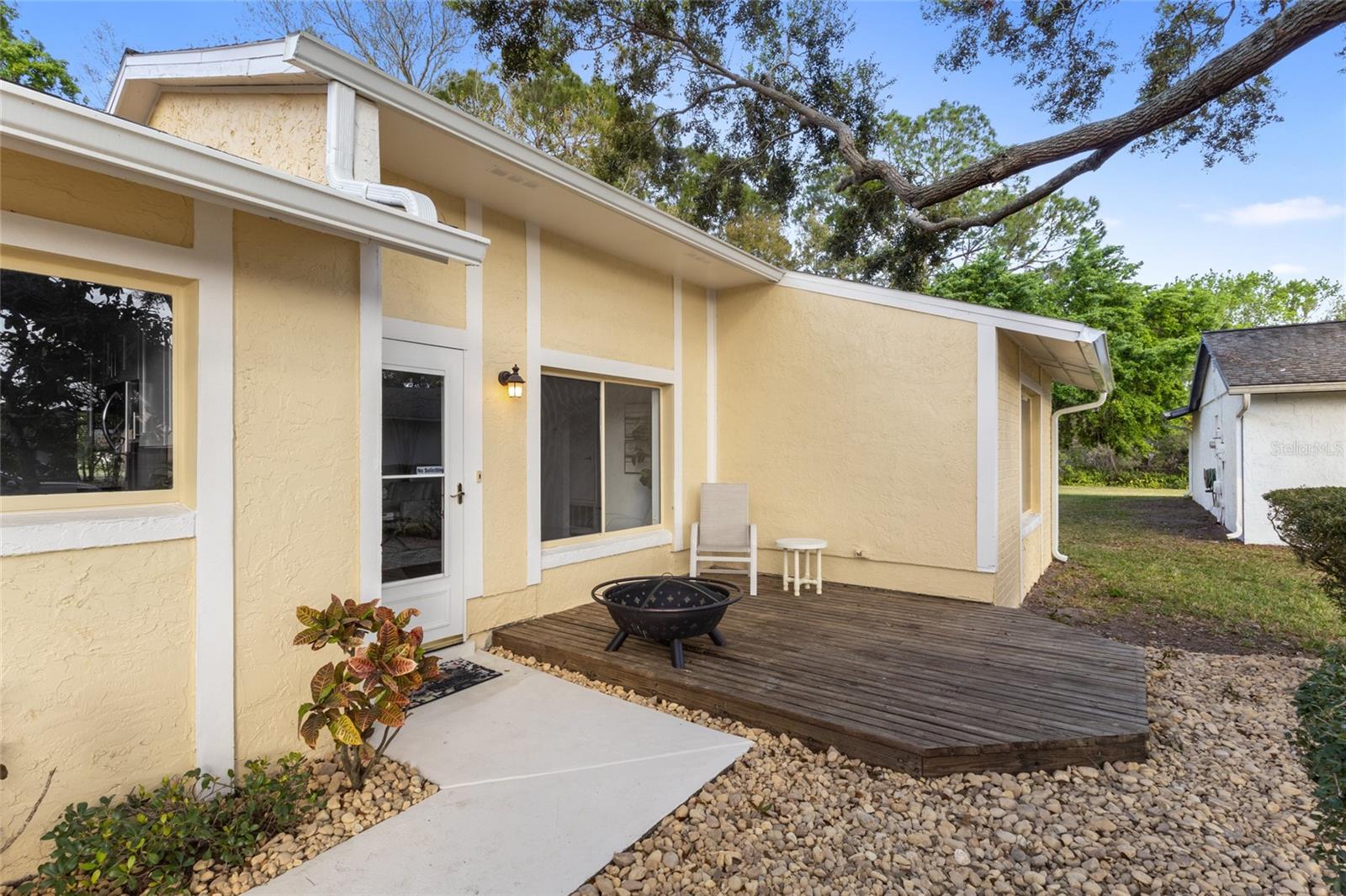 4907 LINDSAY COURT