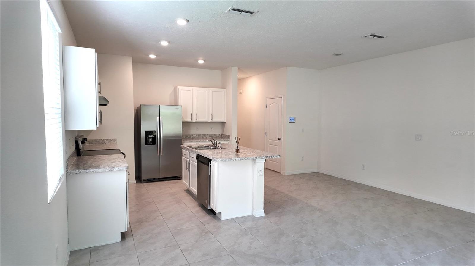 ATRIA/RIDGEWOOD LAKES - Residential Lease