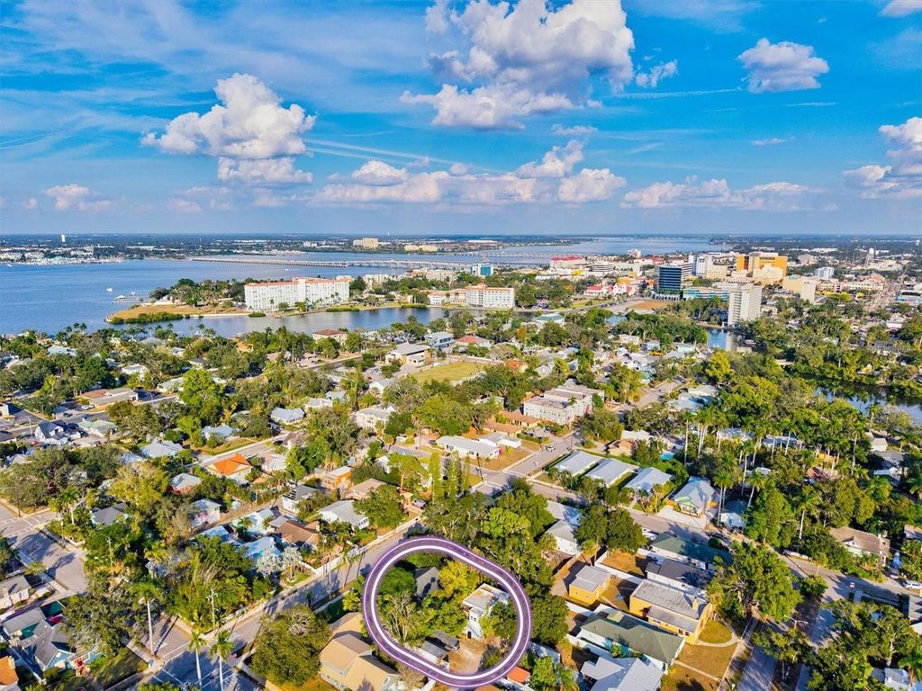 Photo of 2121 7th Avenue W, Bradenton, FL 34205 (MLS # A4673407)