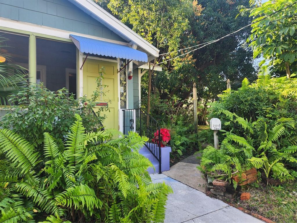 Photo of 2121 7th Avenue W, Bradenton, FL 34205 (MLS # A4673407)