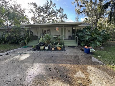 A home in LAKE WALES