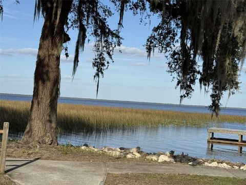 A home in LAKE WALES