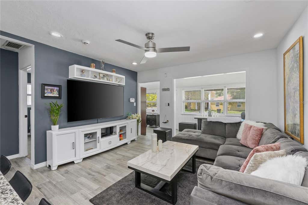 Photo of 3260 36th Avenue N, St Petersburg, FL 33713 (MLS # TB8536098)