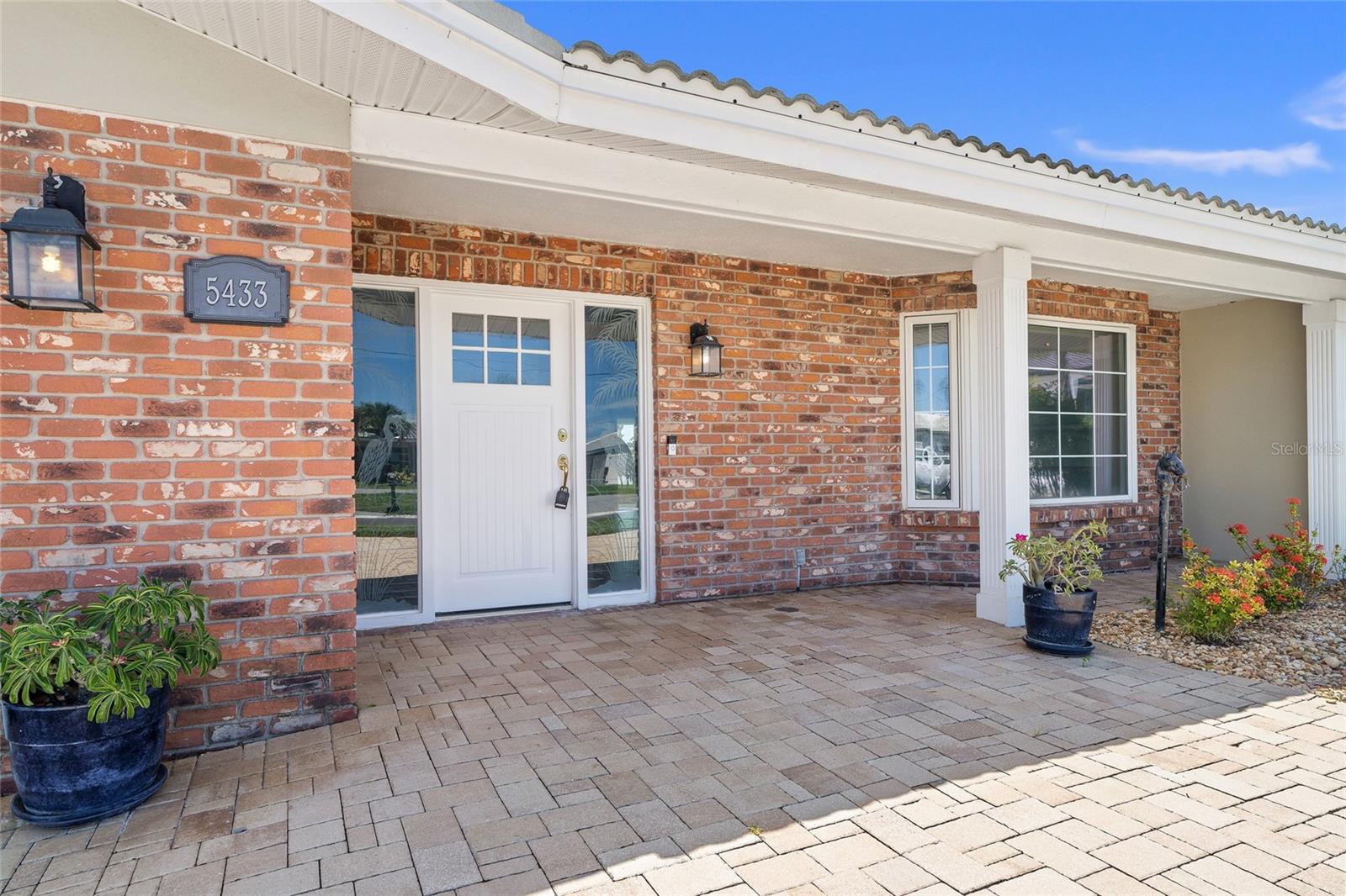 5433 OAKHURST DRIVE