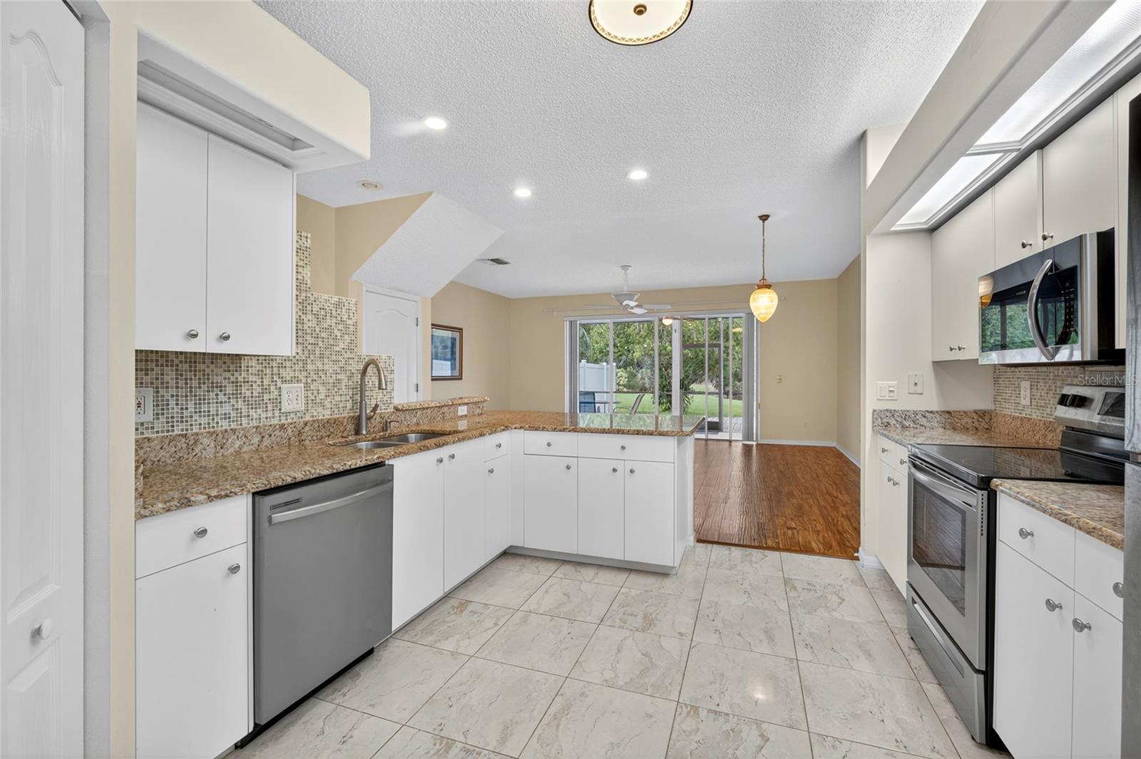 SUN KETCH TWNHMS AT CYPRESS LAKES - Residential Lease