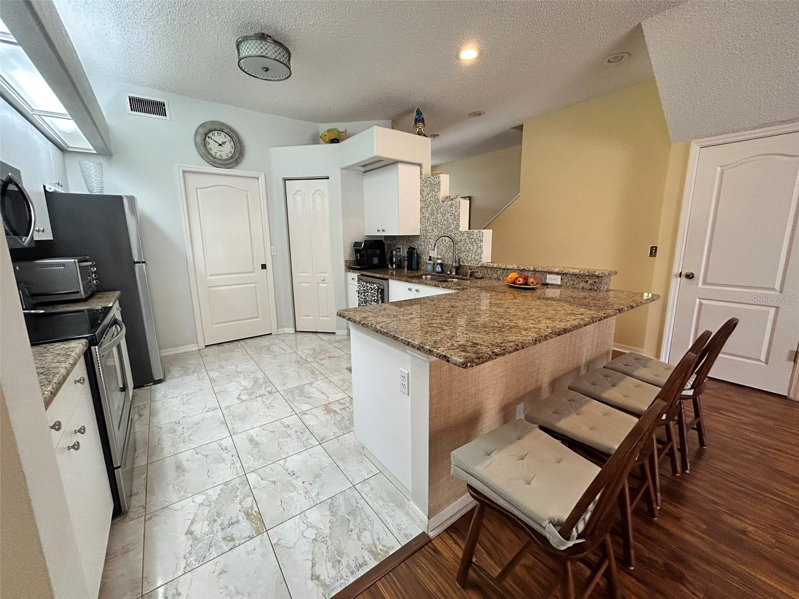 SUN KETCH TWNHMS AT CYPRESS LAKES - Residential Lease