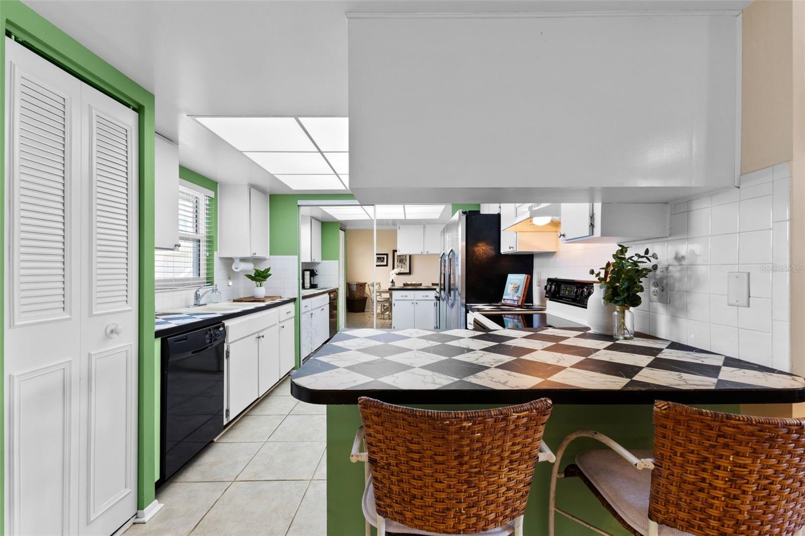 GREEN DOLPHIN PARK CONDO - Residential