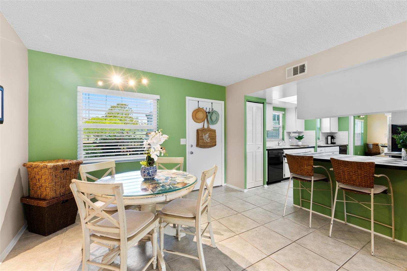 GREEN DOLPHIN PARK CONDO - Residential