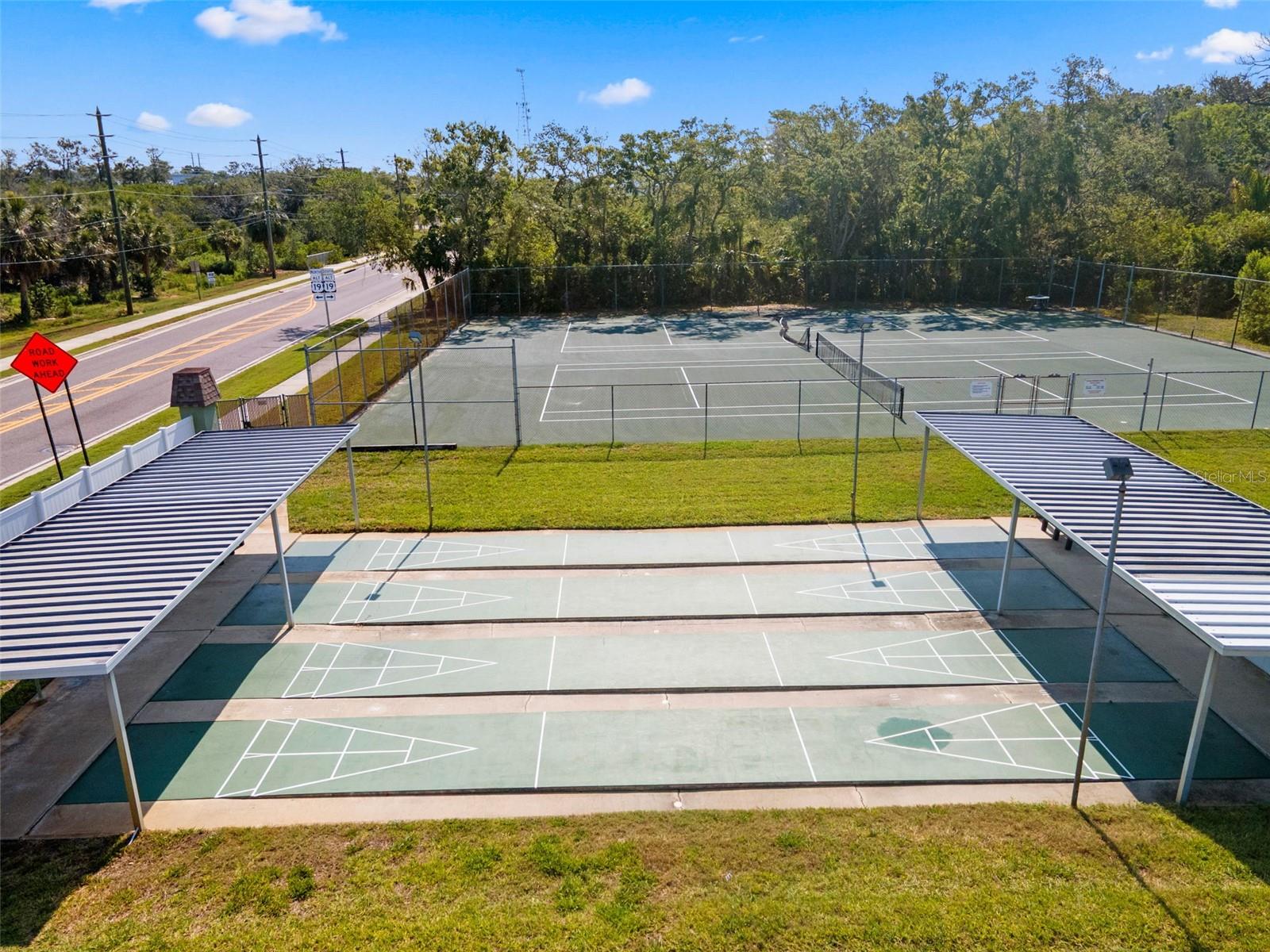 GREEN DOLPHIN PARK CONDO - Residential