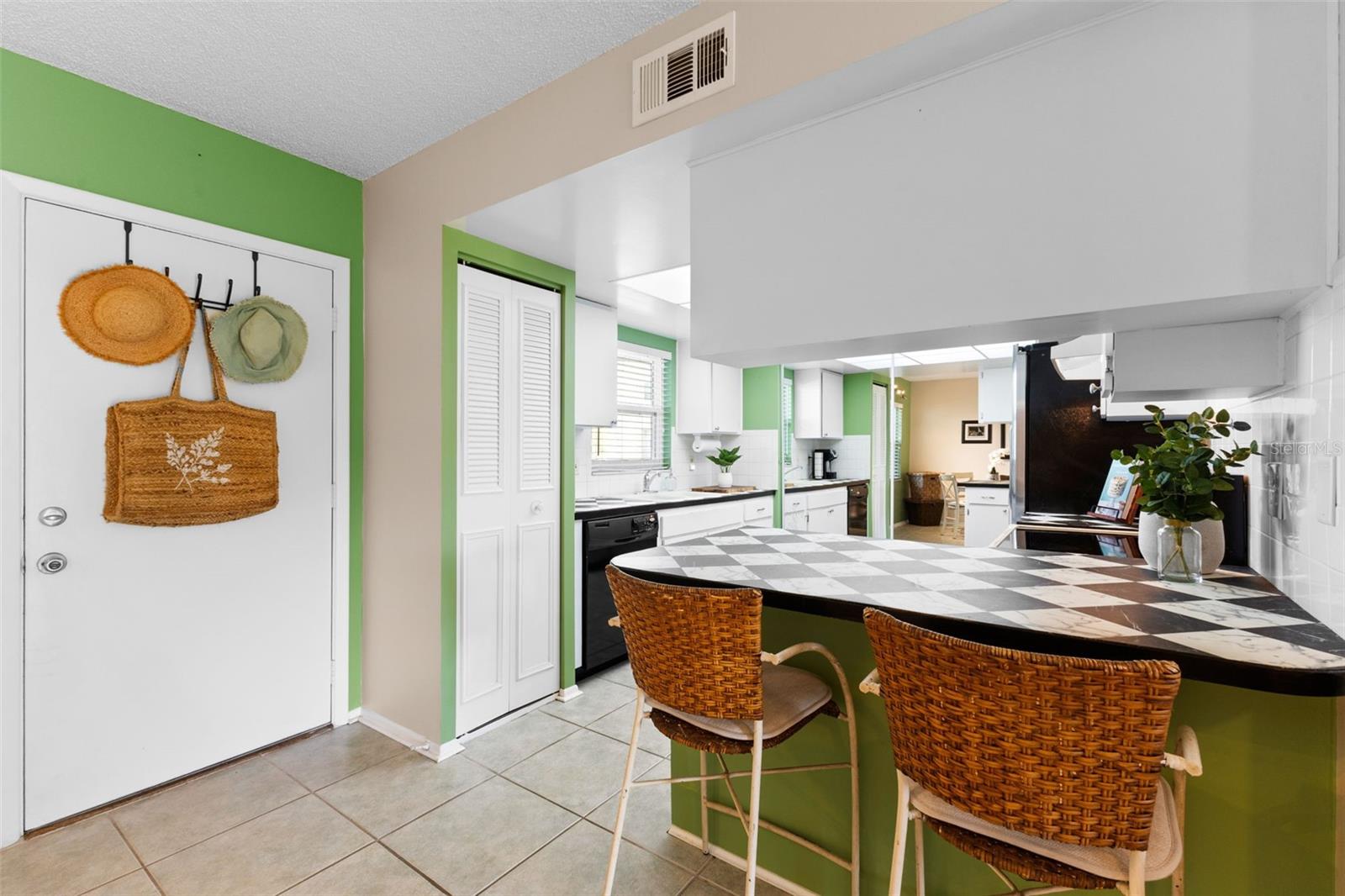 GREEN DOLPHIN PARK CONDO - Residential