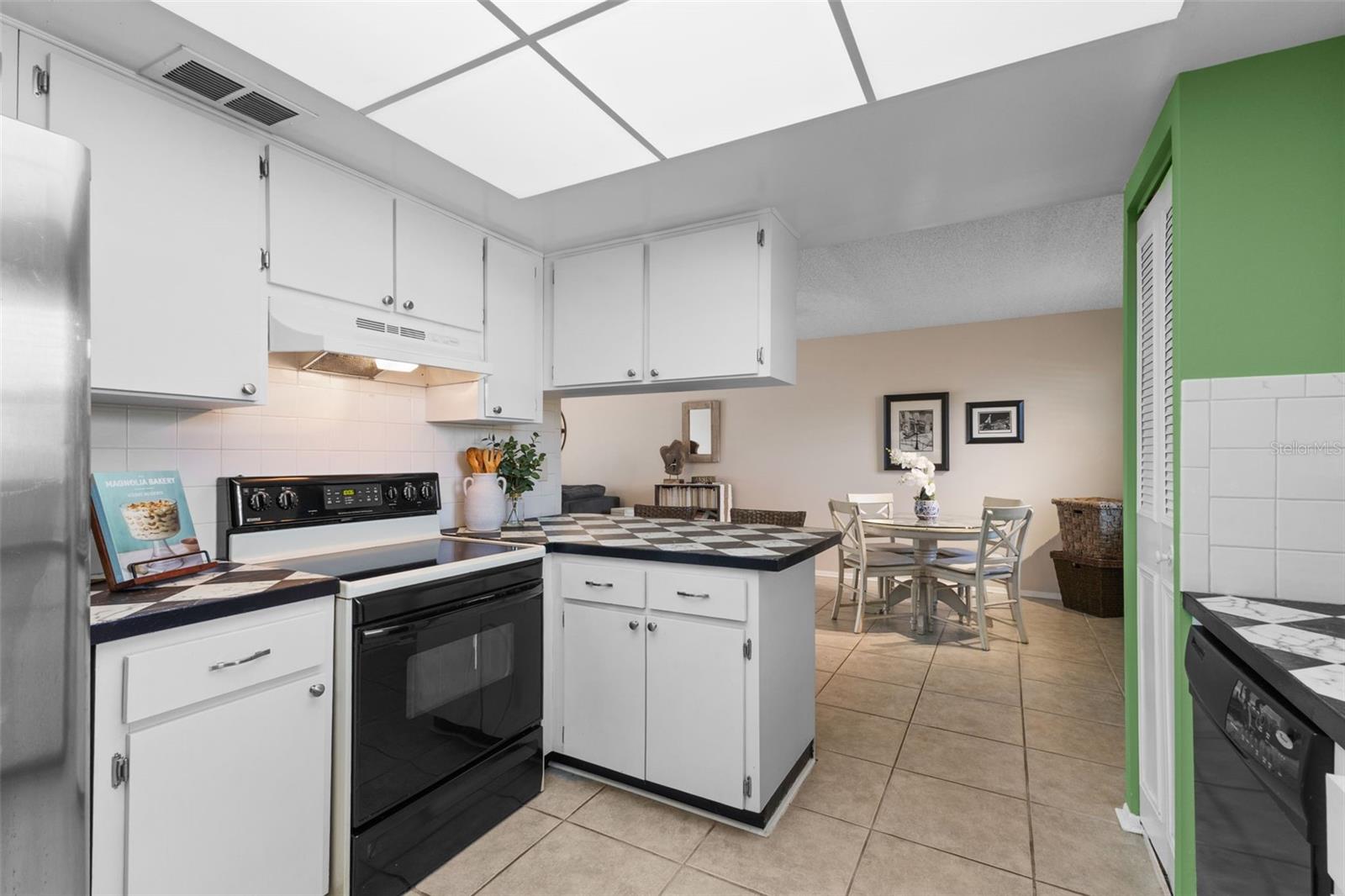 GREEN DOLPHIN PARK CONDO - Residential
