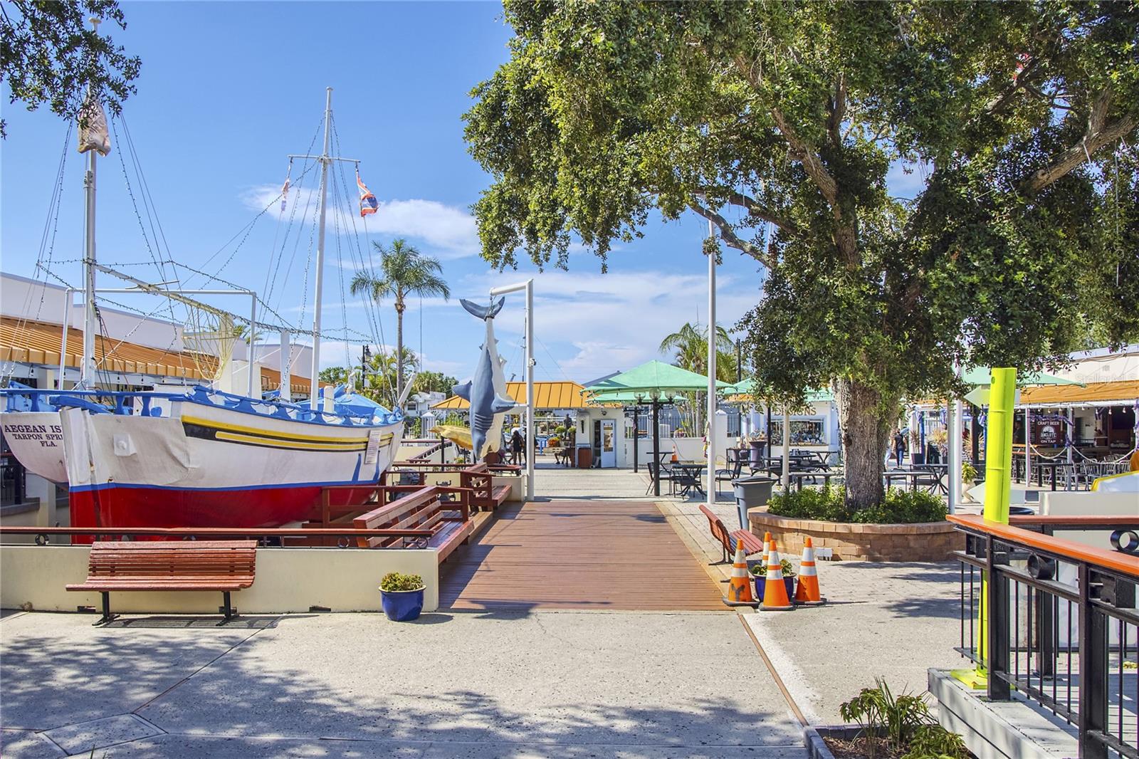 GREEN DOLPHIN PARK CONDO - Residential
