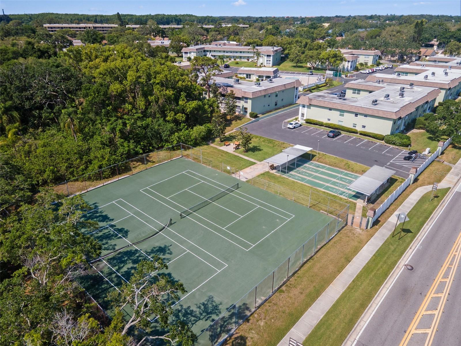 GREEN DOLPHIN PARK CONDO - Residential
