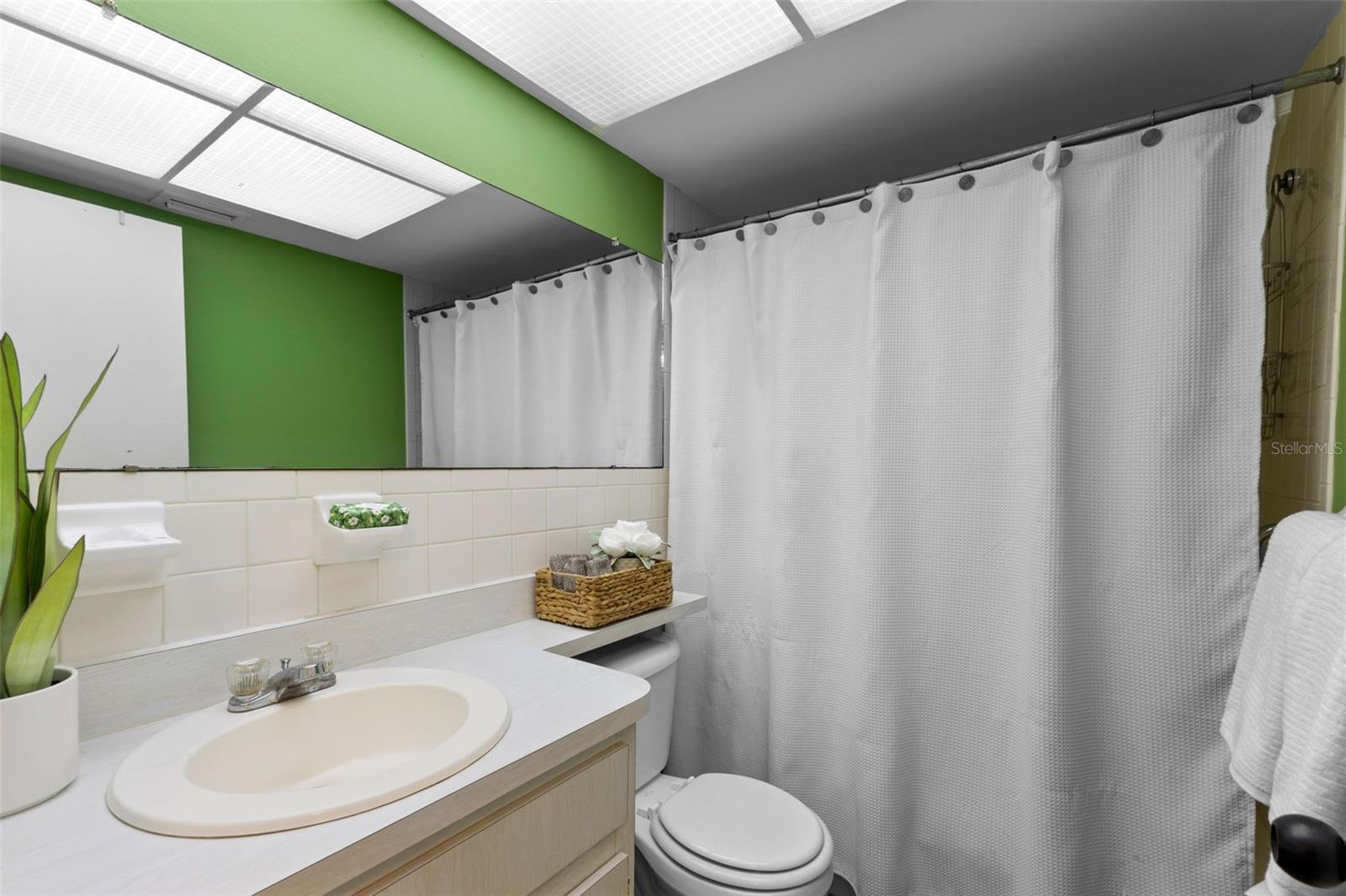 GREEN DOLPHIN PARK CONDO - Residential