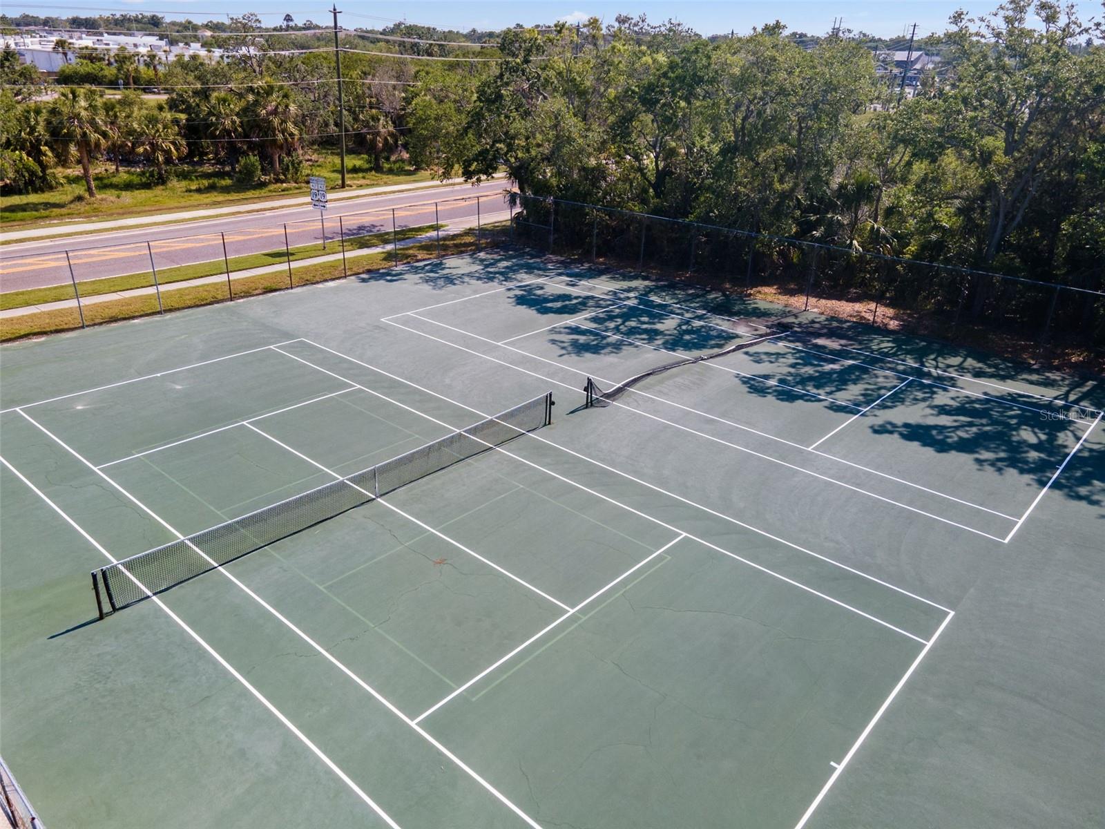GREEN DOLPHIN PARK CONDO - Residential