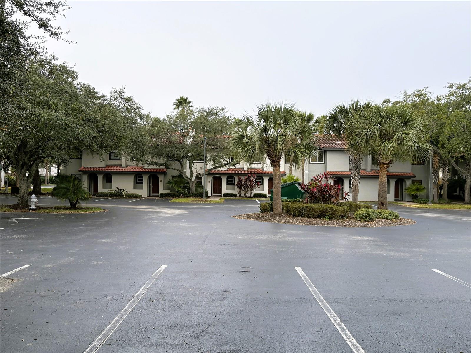 FANTASYWORLD CLUB VILLAS UNIT 1 - Residential