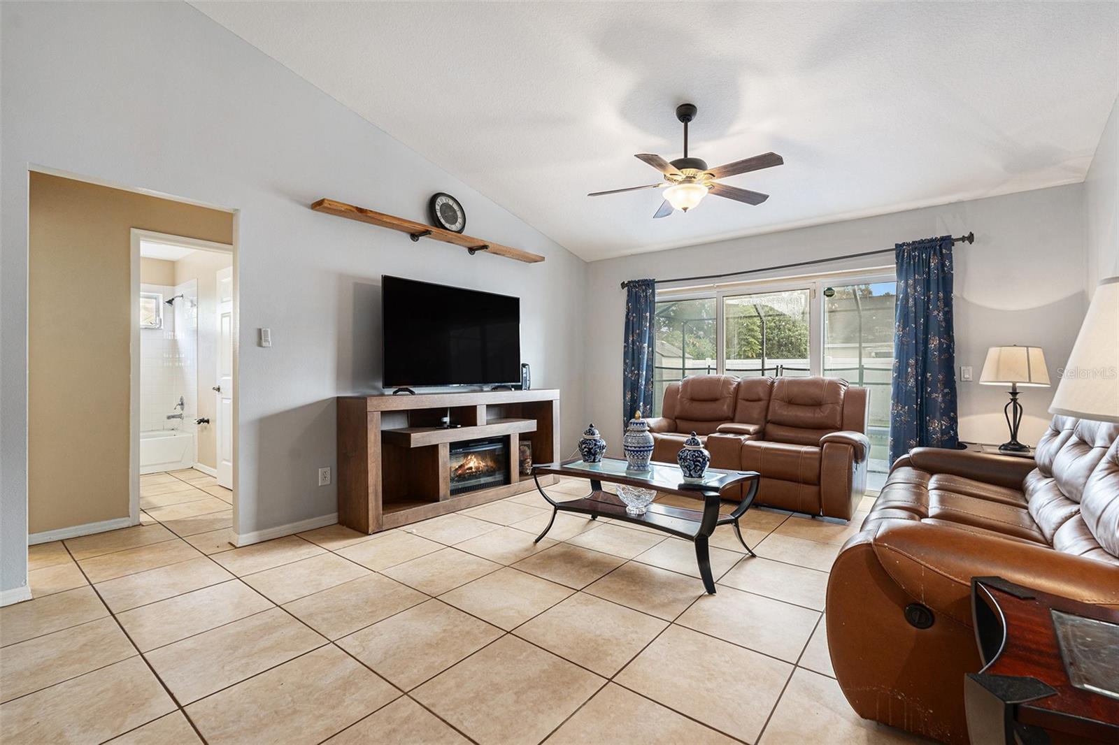 OAKDALE RIVERVIEW ESTATES UN 3 - Residential