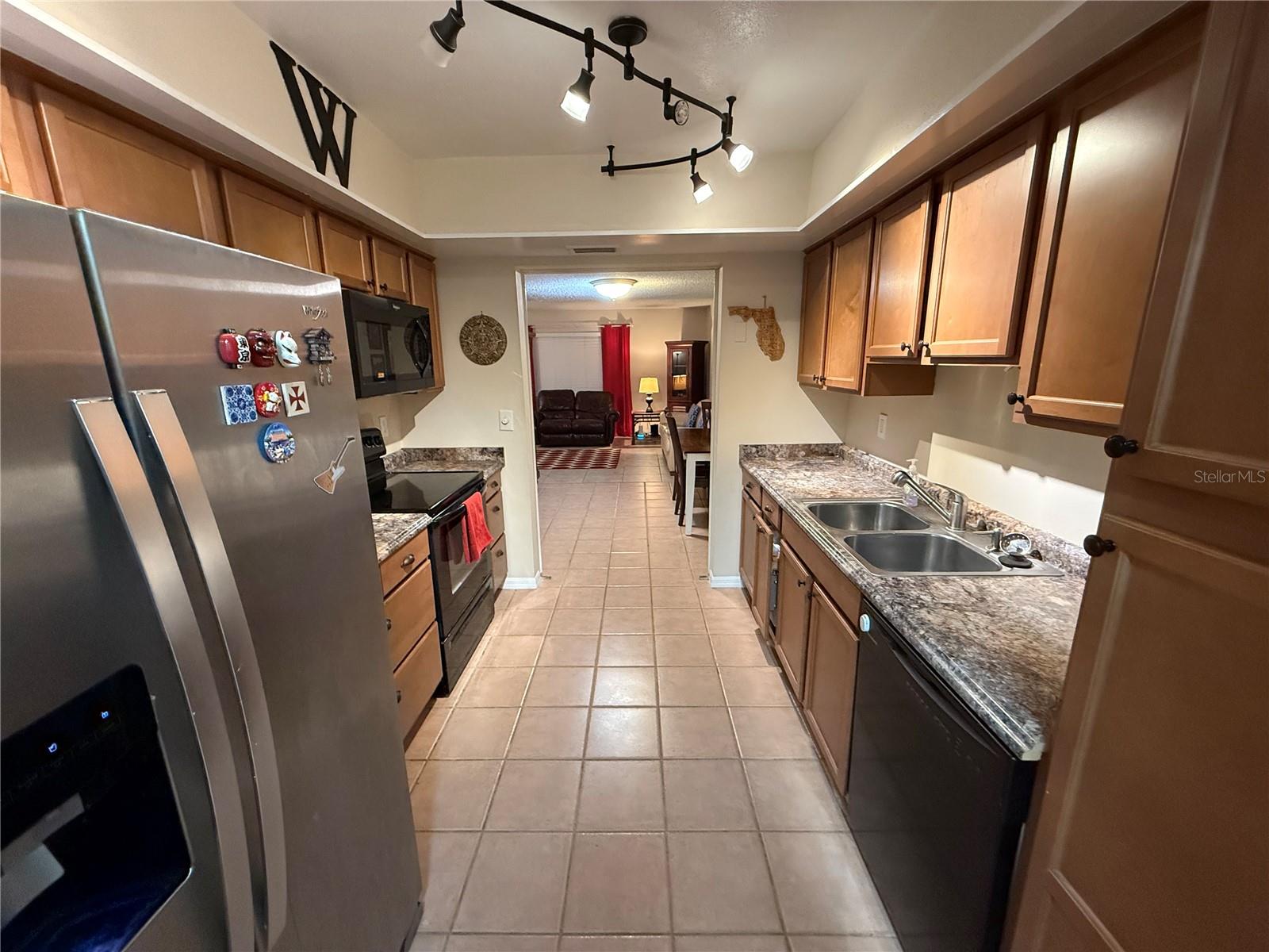 PARK LAKE GROVE CONDO PH D - Residential