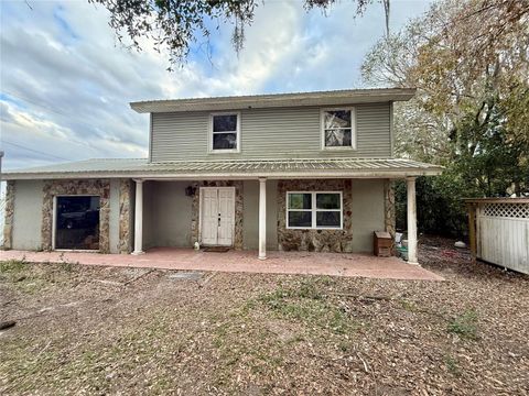 A home in PLANT CITY