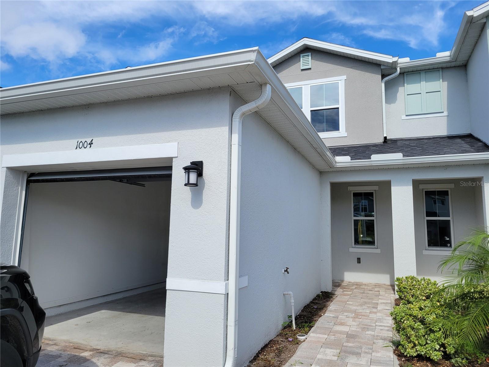 TOWNHOME with 4 Bedrooms and 2.5 Bathrooms, in a Gated Community - LAGO BUENDIA Easy access to Highways, Orlando International Airport, Medical City (Lake Nona), Neo City Osceola County, and Downtown Orlando. Around Great Schools, friendly and relaxing conservation areas with playground, pool, and walking trails.. The open floor plan kitchen is perfect to have great moments with your family and friends. Also, will come with an attached 1 car Garage and, Driveway for two vehicles.