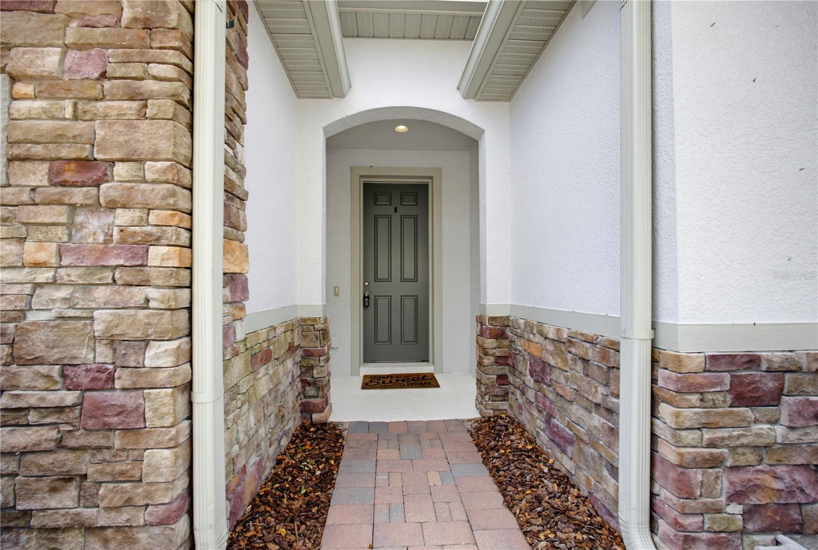 7498 ALOMA PINES COURT